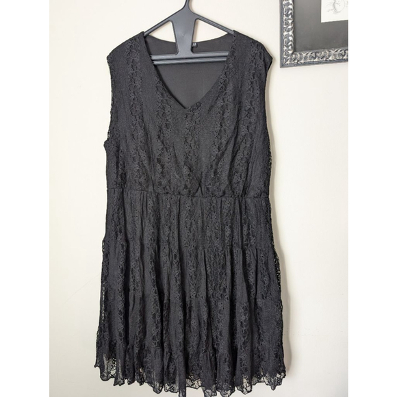 Forever Woman Dresses & Skirts - FOREVER WOMAN Black Lace Mini Dress 2X, women's
